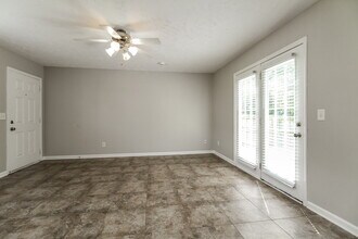 127 Lyndhurst Dr in La Vergne, TN - Foto de edificio - Building Photo