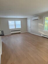 5201 Merrick Rd in Massapequa, NY - Building Photo - Building Photo