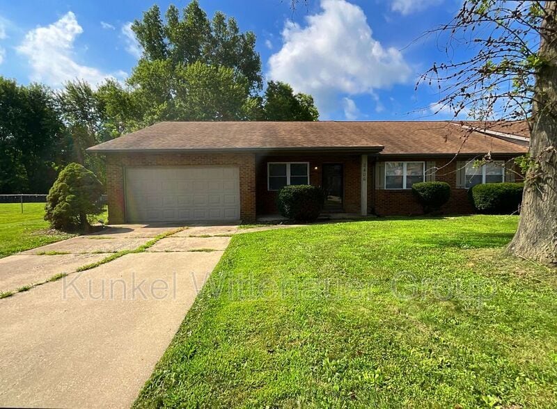2406 Richland Prairie Blvd in Belleville, IL - Building Photo