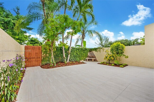 10421 SW 76th St in Miami, FL - Building Photo - Building Photo