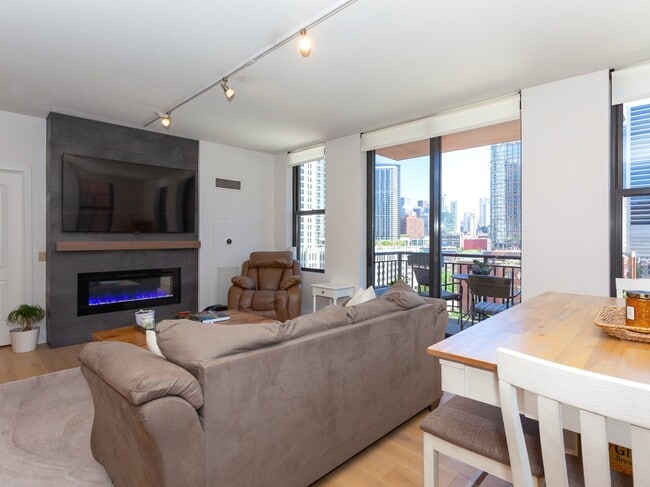 330 N Jefferson St, Unit 904 in Chicago, IL - Building Photo - Building Photo