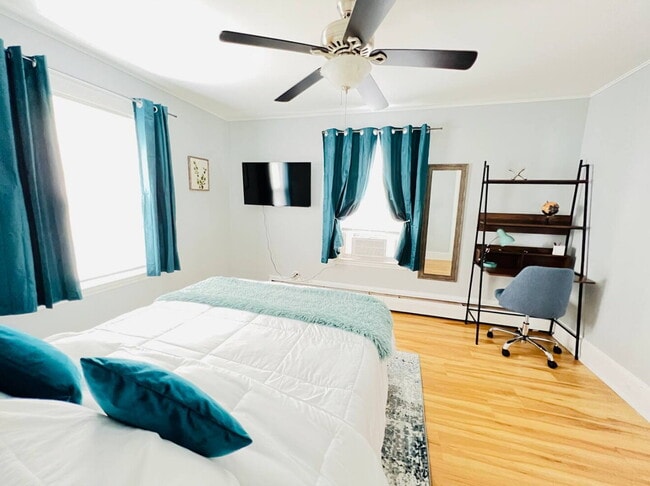 6 Sheltra Ave in Biddeford, ME - Building Photo - Building Photo