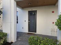 10407 NW 82nd St in Doral, FL - Foto de edificio - Building Photo