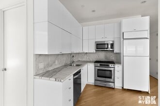 525 Clinton Ave in Brooklyn, NY - Building Photo - Building Photo