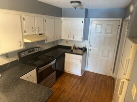 528 Wilson St N, Unit A