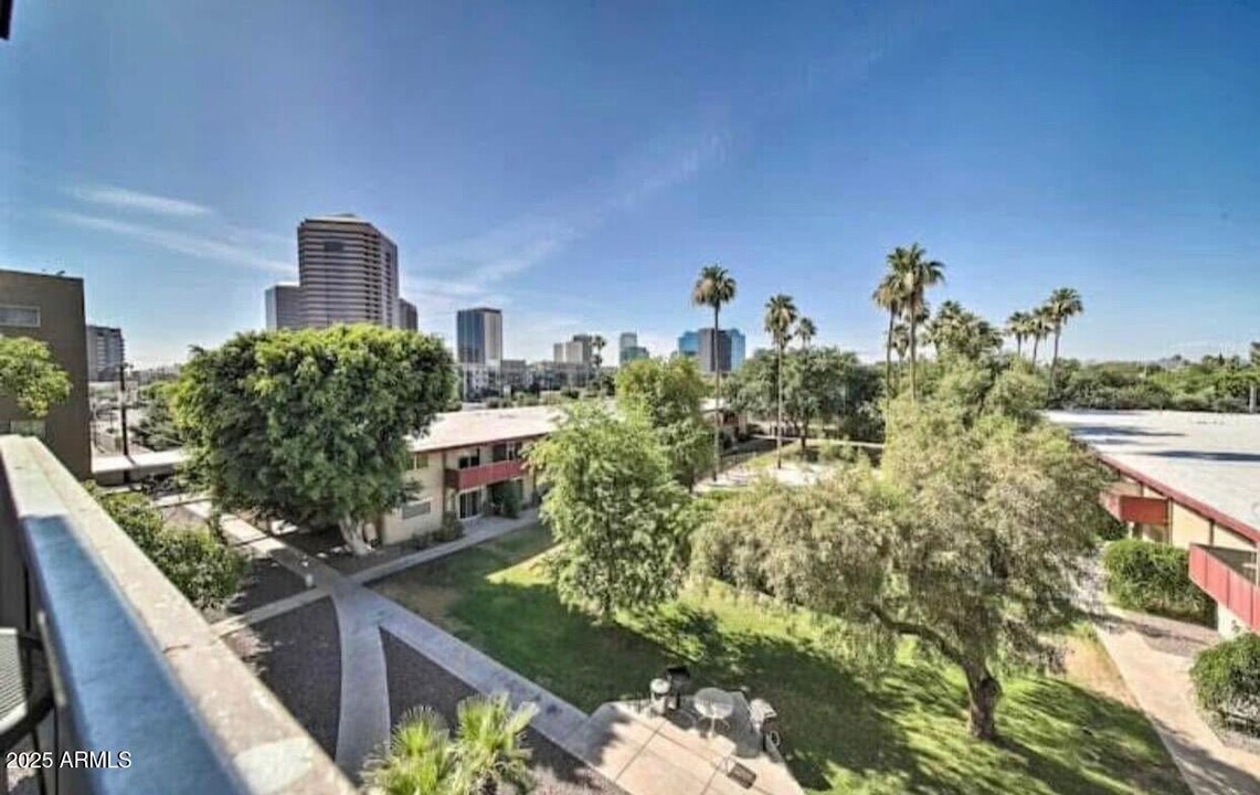 353 E Thomas Rd in Phoenix, AZ - Building Photo