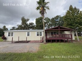 5609 Five Acre Rd in Plant City, FL - Building Photo