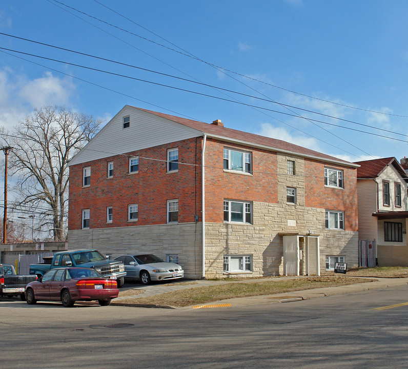 1702 Wyoming St in Dayton, OH - Building Photo