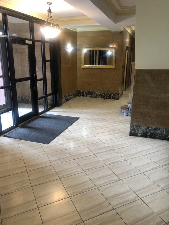 313 Brightwater Ct in Brooklyn, NY - Building Photo