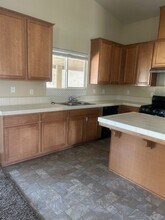 2517 Basque Hills Dr in Bakersfield, CA - Building Photo - Building Photo