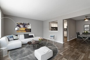 Midpointe in Chicago, IL - Building Photo