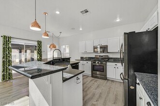1599 Raining Hills St in Henderson, NV - Building Photo - Building Photo