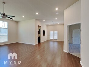 803 Golden Bell Wy in Villa Rica, GA - Building Photo - Building Photo