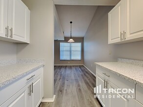 1108 Tuxford Dr in Brandon, FL - Building Photo - Building Photo