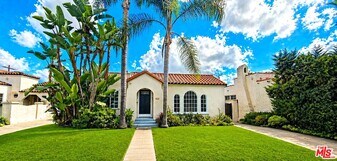 132 S La Peer Dr in Beverly Hills, CA - Building Photo
