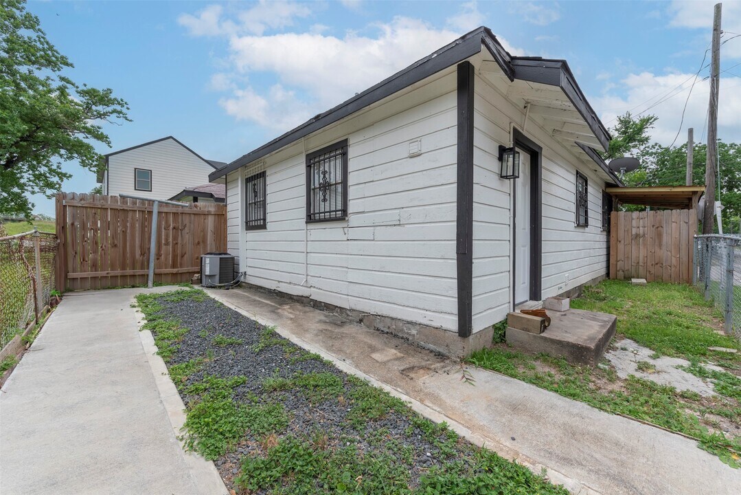 1209 Cabell St in Houston, TX - Building Photo