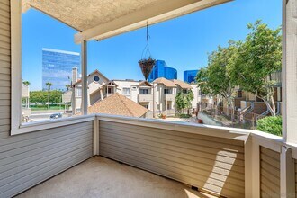 4639 Executive Dr in San Diego, CA - Building Photo - Building Photo