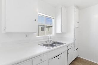 Park Fulton in North Hollywood, CA - Building Photo - Building Photo