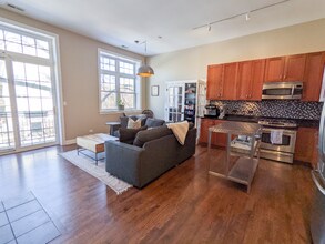 1803 W Thomas St, Unit APT 6 in Chicago, IL - Building Photo - Building Photo