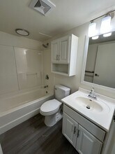 7300 W Dean Rd in Milwaukee, WI - Foto de edificio - Building Photo