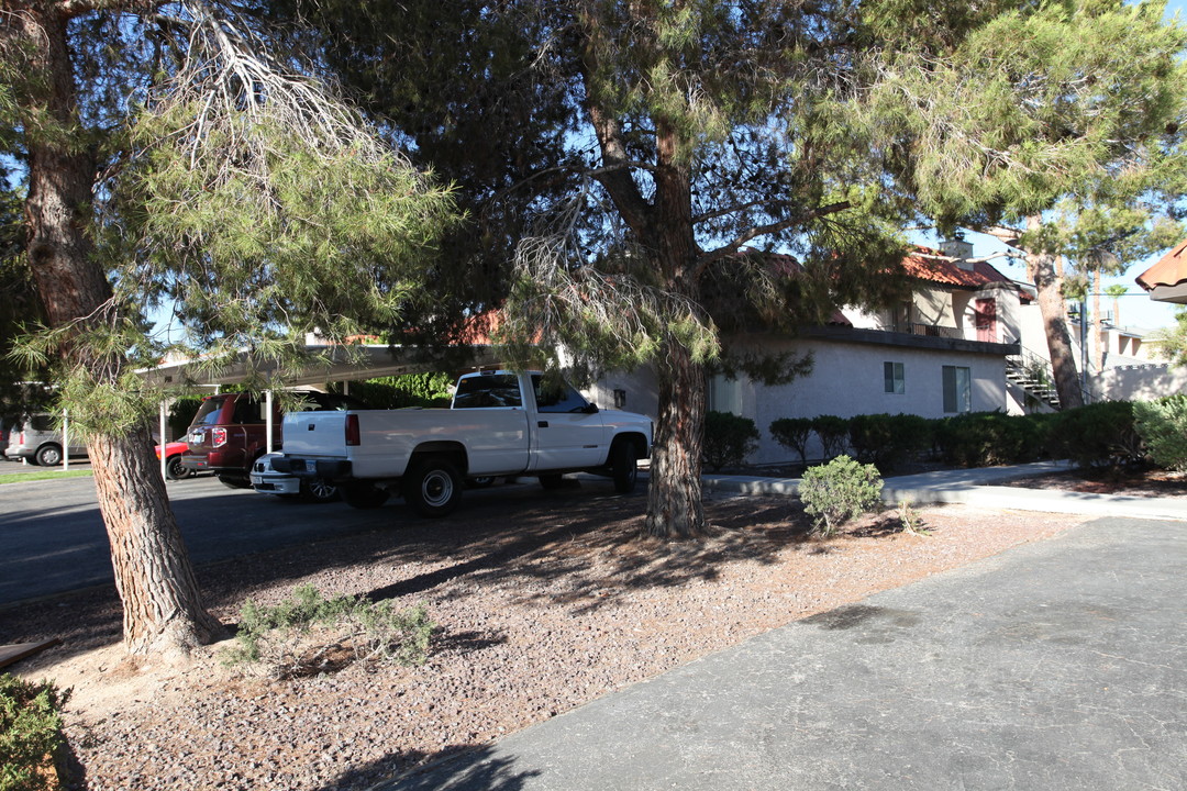 Eldora Plaza in Las Vegas, NV - Building Photo