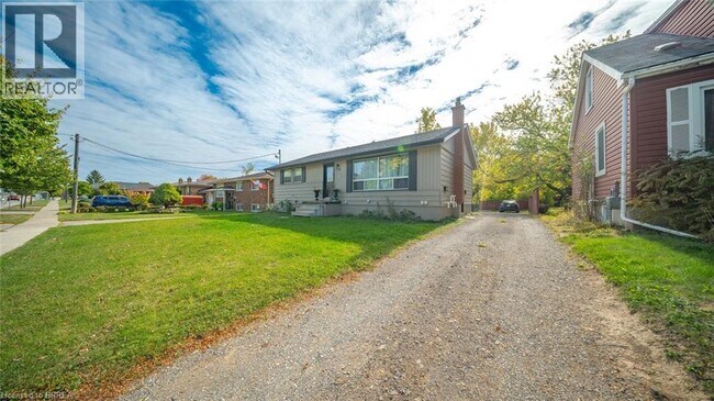138 Henry St in Brantford, ON - Building Photo - Building Photo