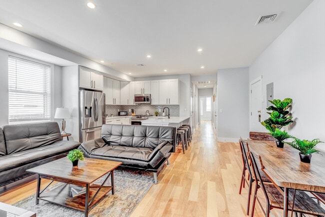 1016 Bennington St in Boston, MA - Building Photo - Building Photo