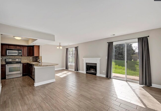 11 Foxcroft Rd, Unit 115 in Naperville, IL - Foto de edificio - Building Photo