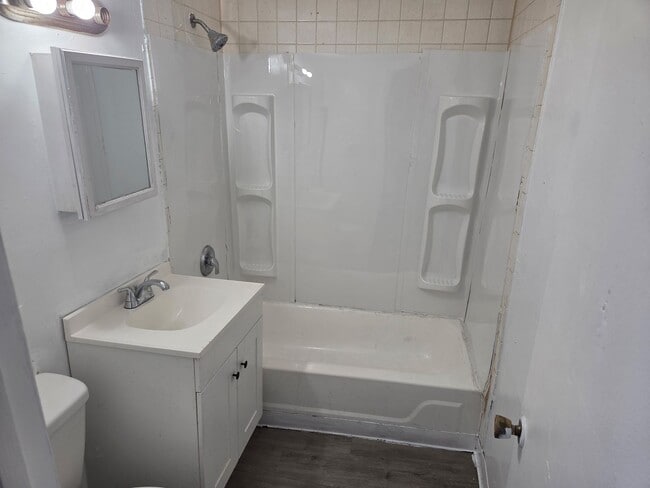 801 E Division St in Syracuse, NY - Building Photo - Building Photo