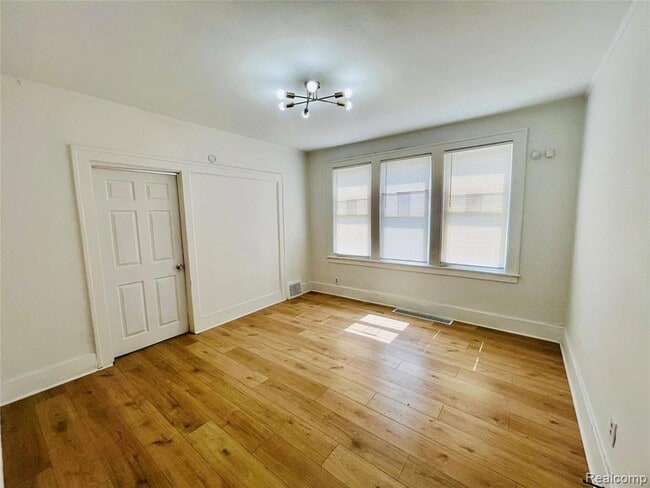 3548 St Clair St in Detroit, MI - Foto de edificio - Building Photo