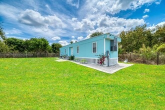 3640 SW 22nd St in Miami, FL - Building Photo - Building Photo