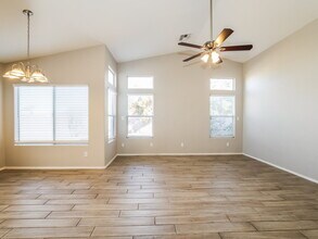 3430 N Saffron in Mesa, AZ - Foto de edificio - Building Photo