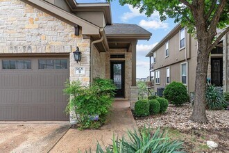9621 Solana Vista Loop, Unit B in Austin, TX - Foto de edificio - Building Photo