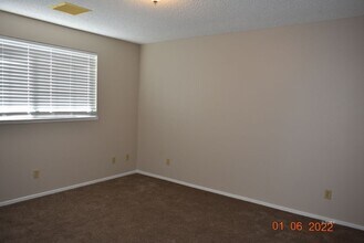 624 W Perdew Ave in Ridgecrest, CA - Building Photo - Building Photo