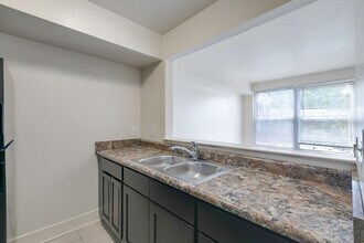 759 N Preston St, Unit a in Philadelphia, PA - Building Photo - Building Photo