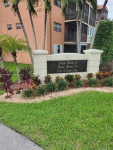 3110 N Pine Island Rd in Sunrise, FL - Building Photo - Building Photo