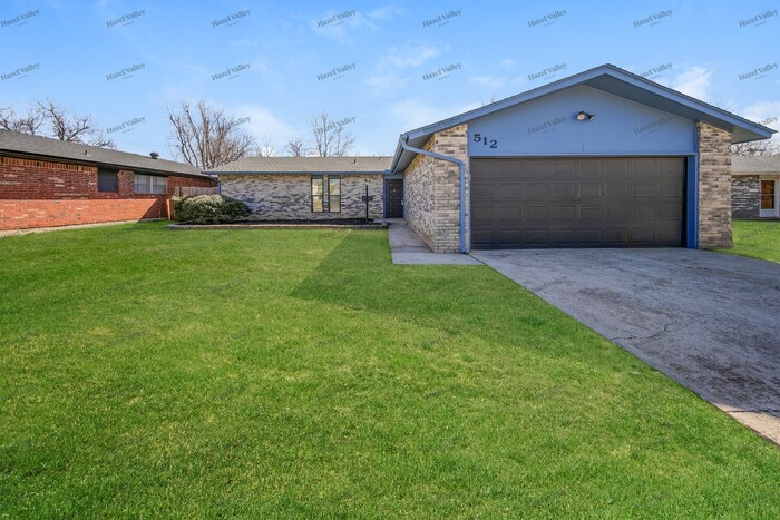 512 Annawood Dr in Yukon, OK - Building Photo
