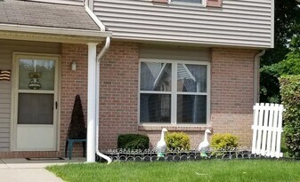 93 N 3rd St in Shelby, OH - Building Photo