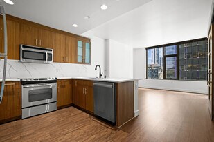 Via 6 in Seattle, WA - Building Photo