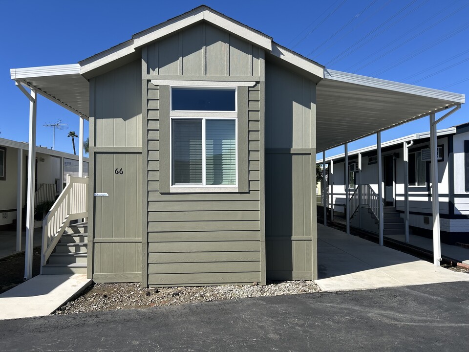 Garden West Estates (55+ Senior) in Gardena, CA - Foto de edificio