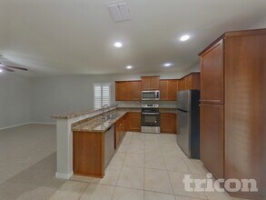 40008 W Pryor Ln in Maricopa, AZ - Foto de edificio - Building Photo