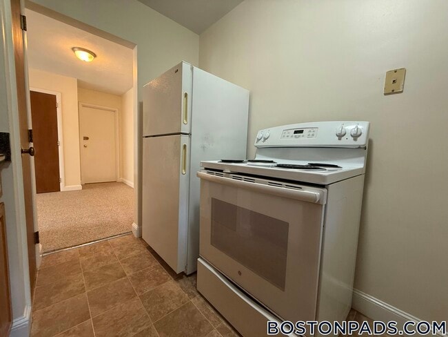 12 Brattle Dr, Unit 6