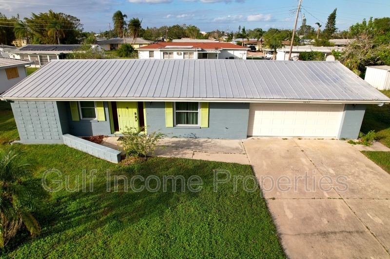 4633 Orlando Cir in Bradenton, FL - Building Photo