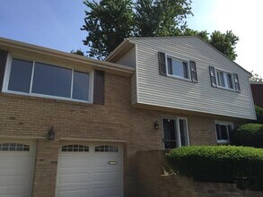 1244 Blue Jay Dr in Pittsburgh, PA - Building Photo - Building Photo