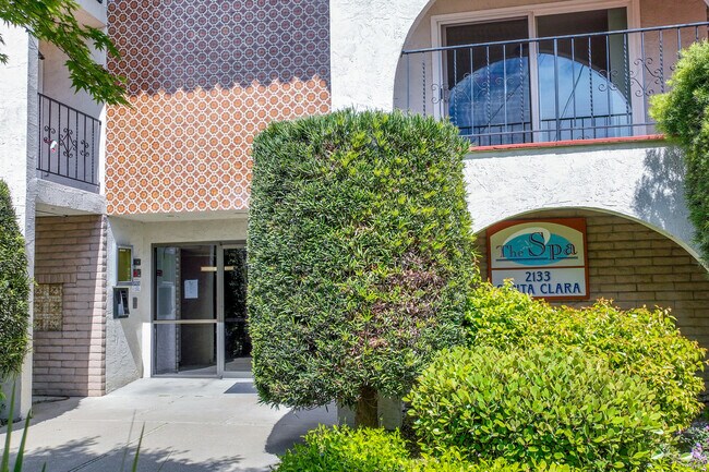 2133 Santa Clara Ave in Alameda, CA - Building Photo - Building Photo