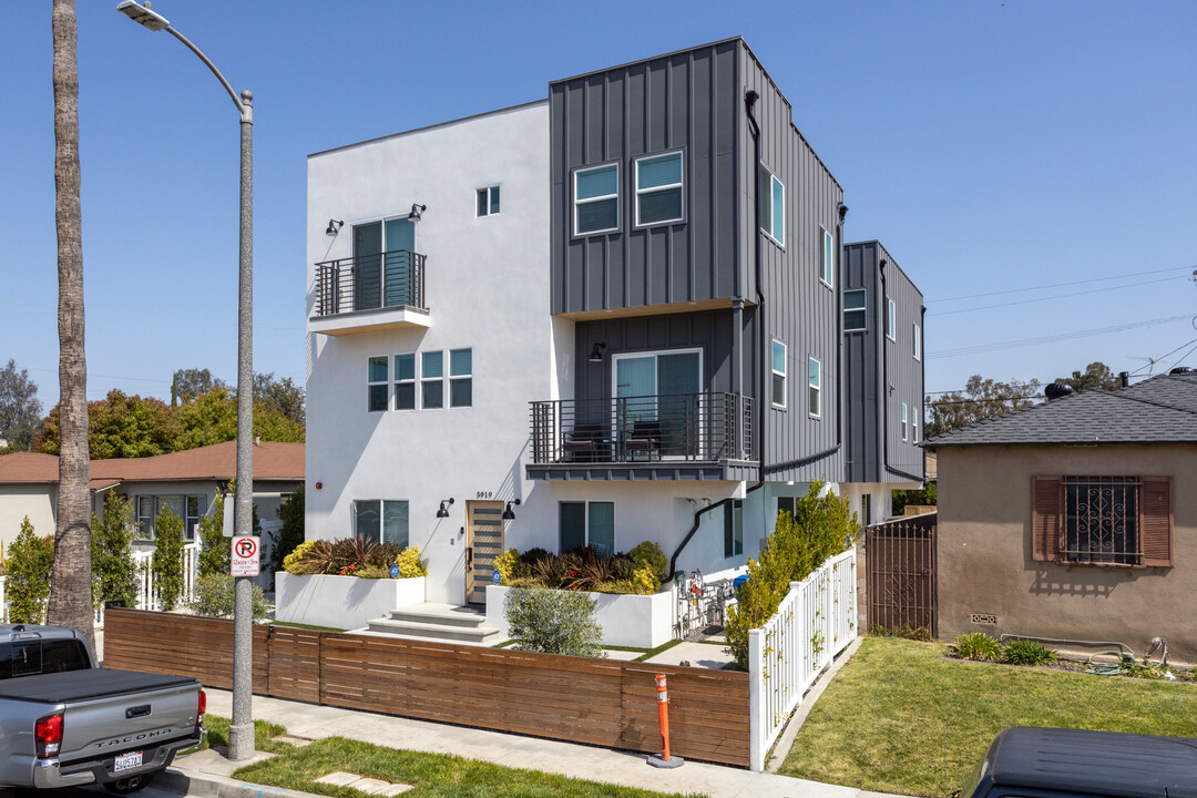 5921 Dauphin St in Los Angeles, CA - Building Photo