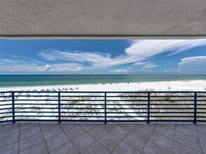 3910 Gulf Blvd, Unit 400 in St Pete Beach, FL - Foto de edificio - Building Photo