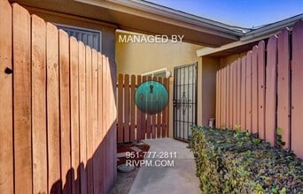 4723 Jackson St in Riverside, CA - Foto de edificio - Building Photo