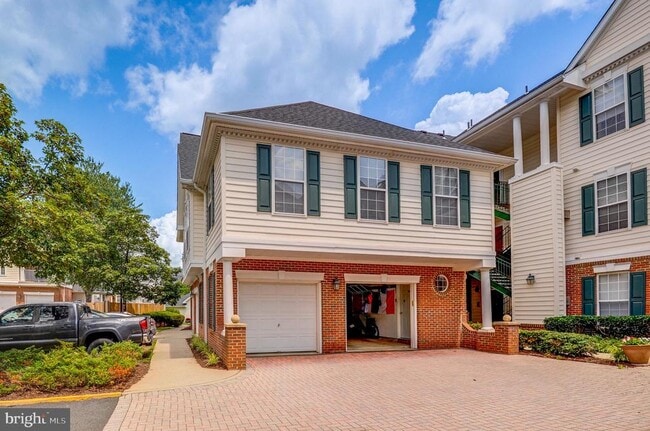 25272 Riffleford Square in Chantilly, VA - Building Photo - Building Photo