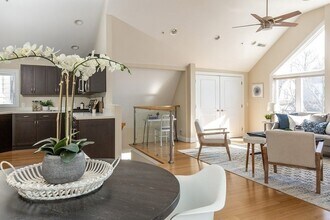 82 Pearson Ave in Somerville, MA - Foto de edificio - Building Photo